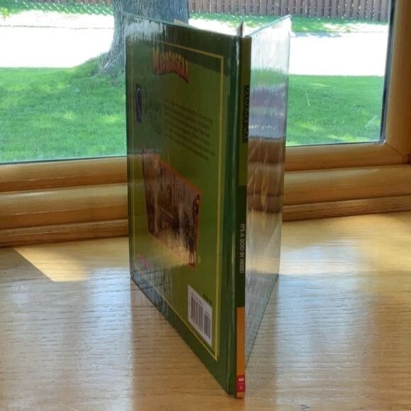 Madagascar Its A Zoo In Here! Hardcover Childrens Book By Scholastic Kohls CAres - Picture 4 of 6